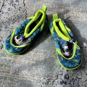 NWOT Kids' Green Disney Character Shoes 9/10